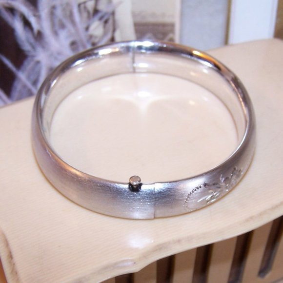 Vintage HFB Henry F Barrows Etched Sterling Silver Hinged Bangle Bracelet - Picture 7 of 9